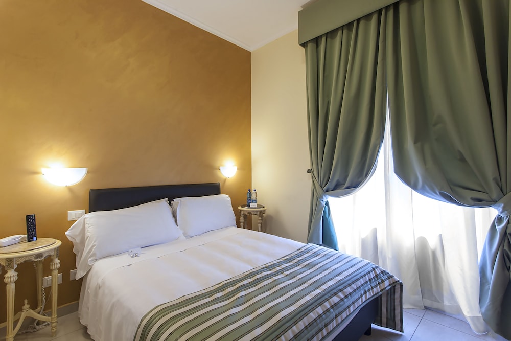 Hotel Regina Giovanna — Hotel rooms in Rome, Lazio
