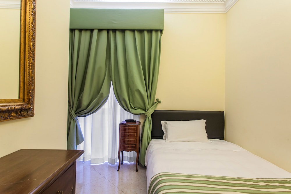 Hotel Regina Giovanna — Hotel rooms in Rome, Lazio