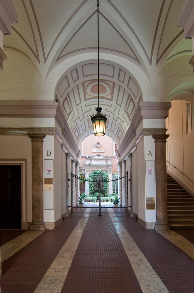 Hotel Regina Giovanna — Hotel building in Rome, Lazio