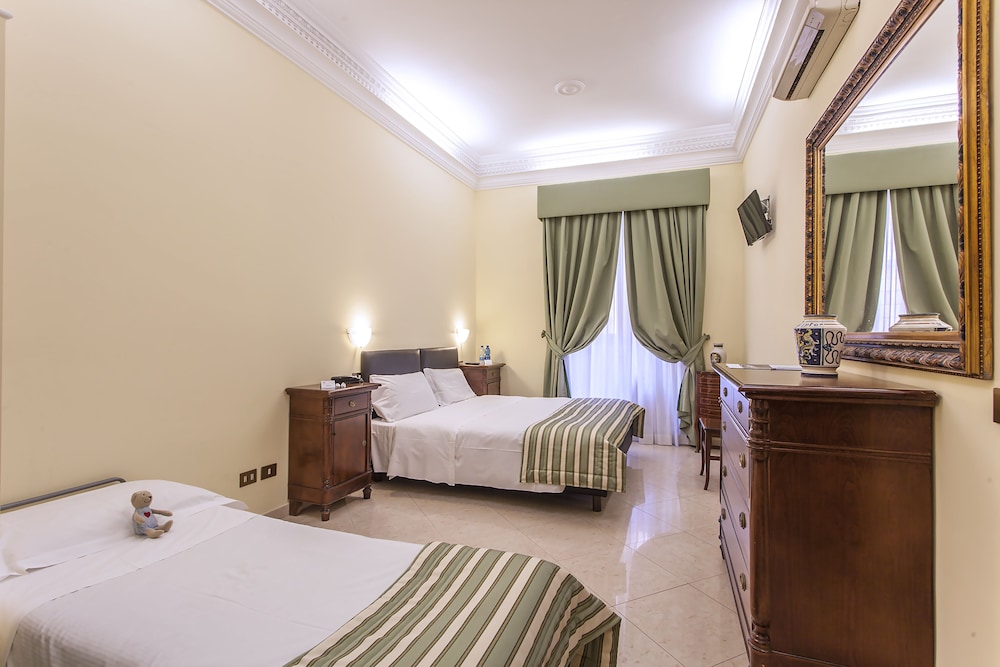 Hotel Regina Giovanna — Hotel rooms in Rome, Lazio