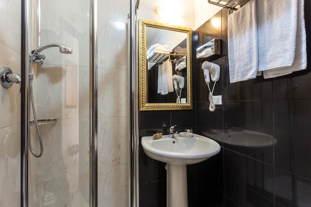 Hotel Regina Giovanna — Hotel rooms in Rome, Lazio