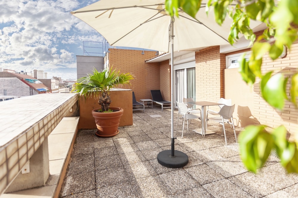 Hotel Derby Barcelona — Hotel building in Barcelona, Catalonia