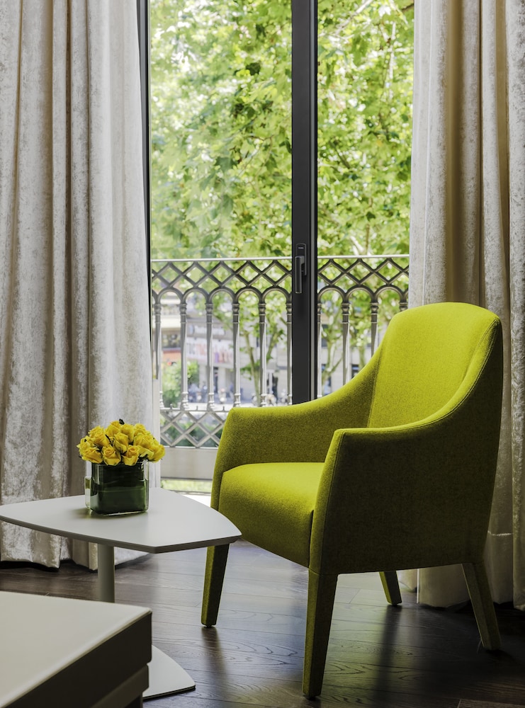 H10 Urquinaona Plaza — Hotel rooms in Barcelona, Catalonia