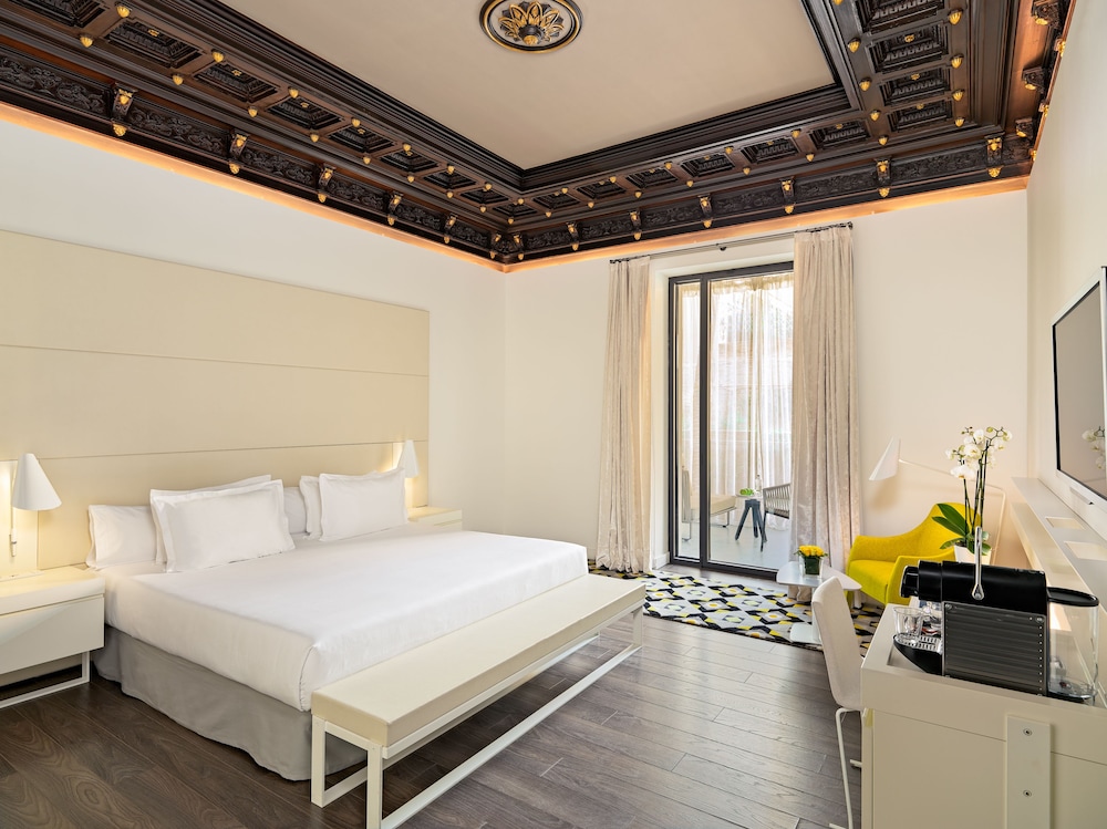 H10 Urquinaona Plaza — Hotel rooms in Barcelona, Catalonia