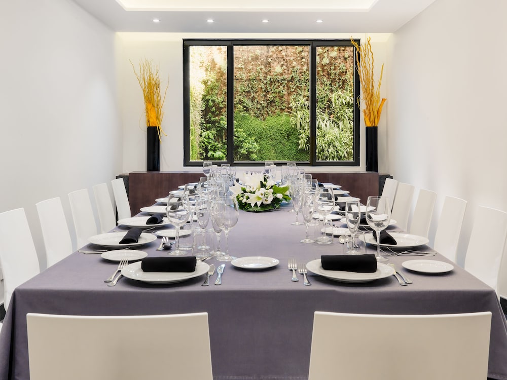 H10 Urquinaona Plaza — Restaurant & bars in Barcelona, Catalonia