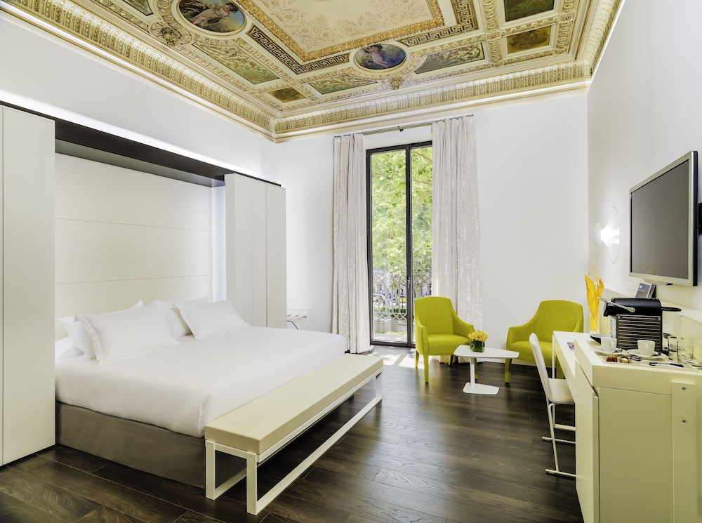 H10 Urquinaona Plaza — Hotel rooms in Barcelona, Catalonia