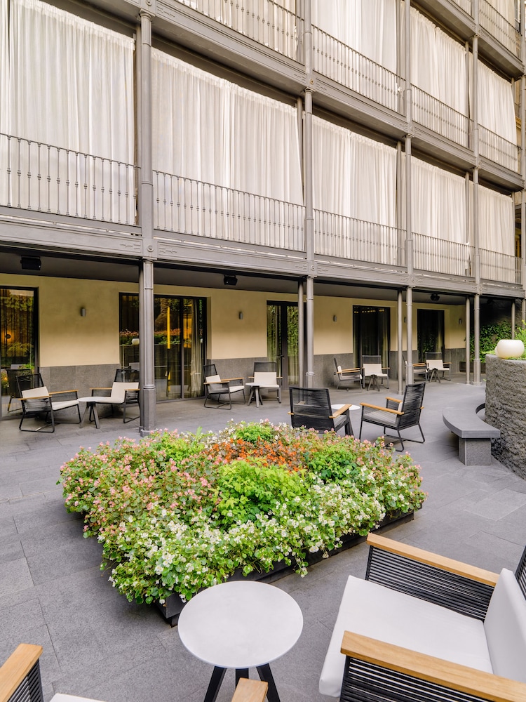 H10 Urquinaona Plaza — Hotel building in Barcelona, Catalonia