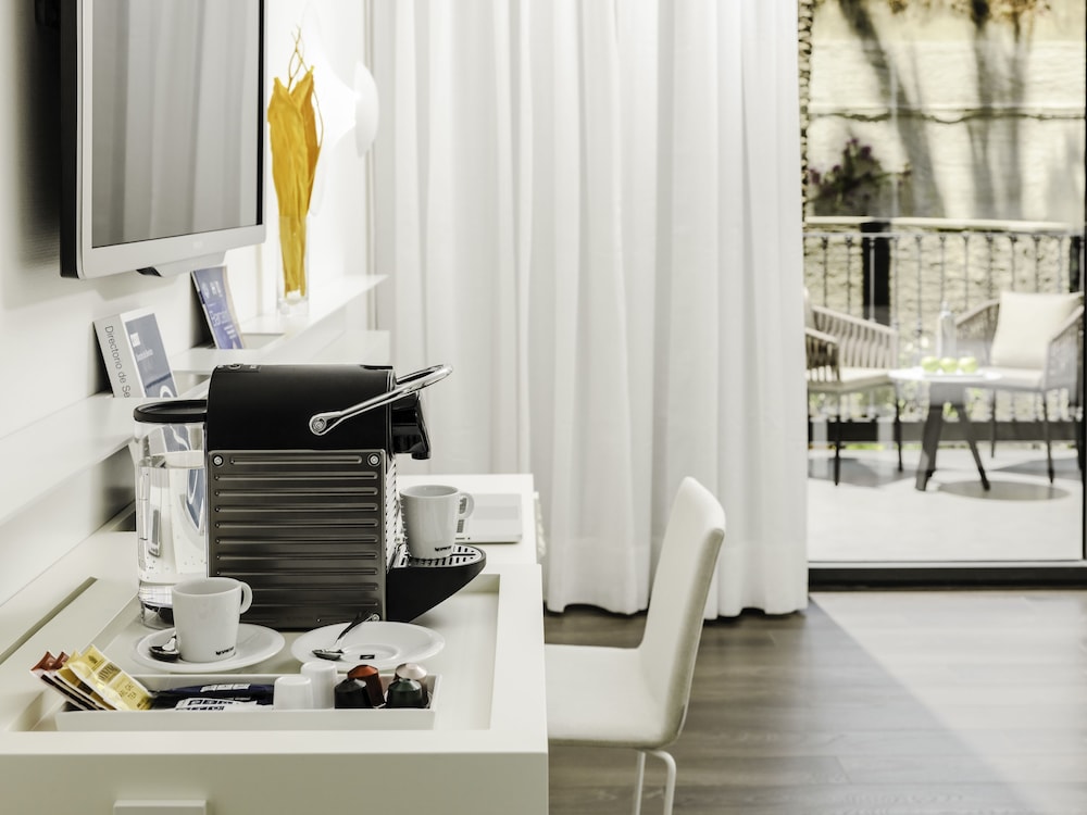 H10 Urquinaona Plaza — Hotel rooms in Barcelona, Catalonia