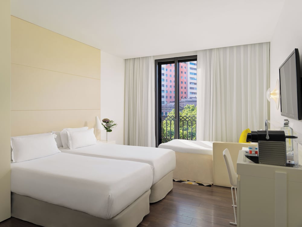 H10 Urquinaona Plaza — Hotel rooms in Barcelona, Catalonia