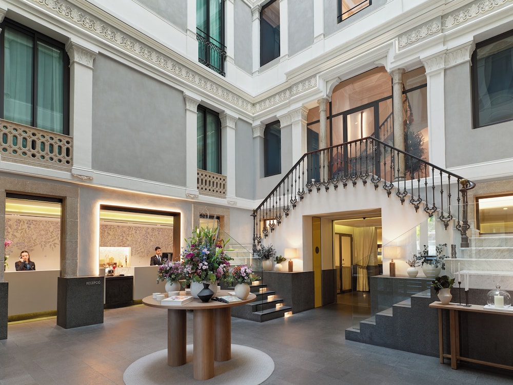 H10 Urquinaona Plaza — Hotel building in Barcelona, Catalonia