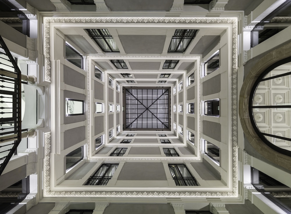 H10 Urquinaona Plaza — Hotel building in Barcelona, Catalonia