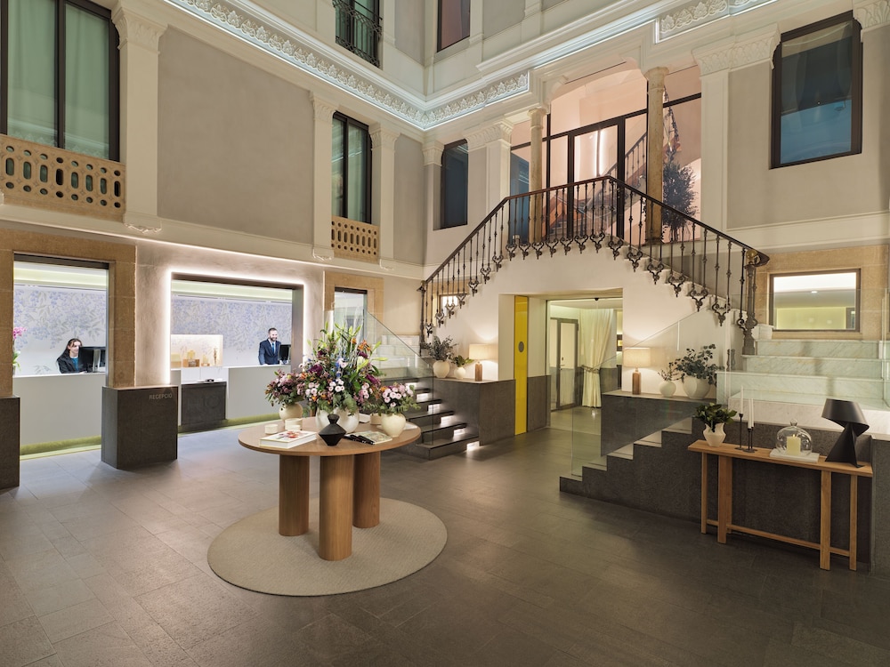 H10 Urquinaona Plaza — Hotel building in Barcelona, Catalonia