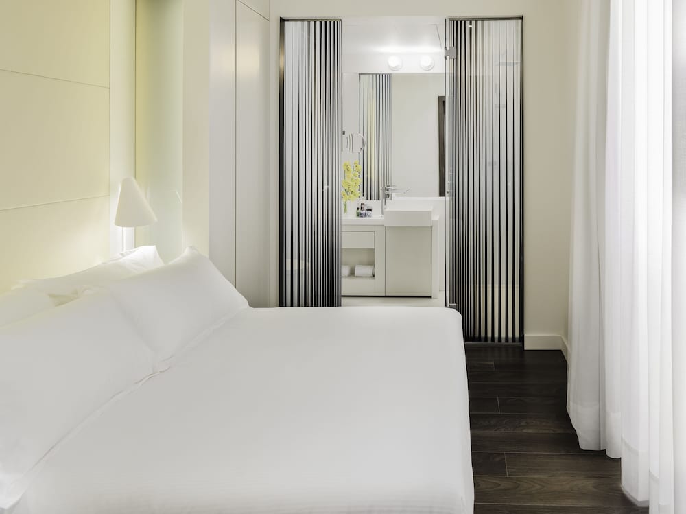 H10 Urquinaona Plaza — Hotel rooms in Barcelona, Catalonia