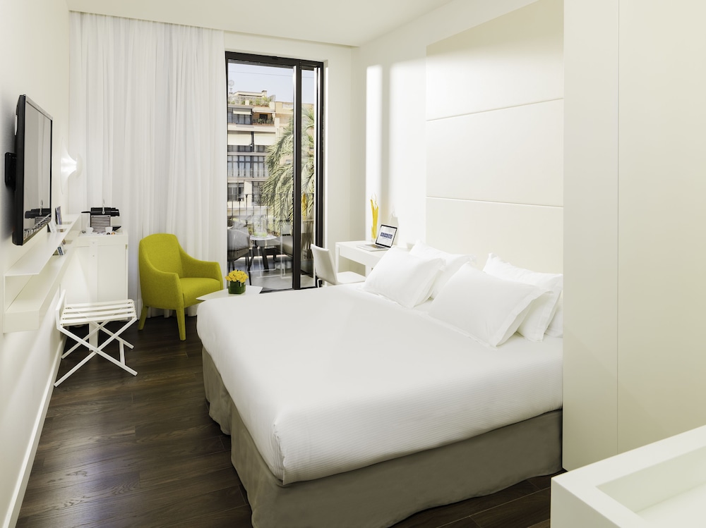 H10 Urquinaona Plaza — Hotel rooms in Barcelona, Catalonia