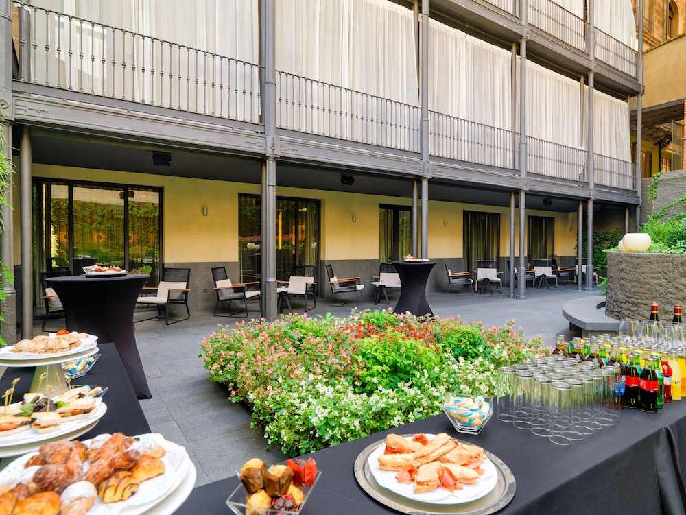 H10 Urquinaona Plaza — Hotel building in Barcelona, Catalonia
