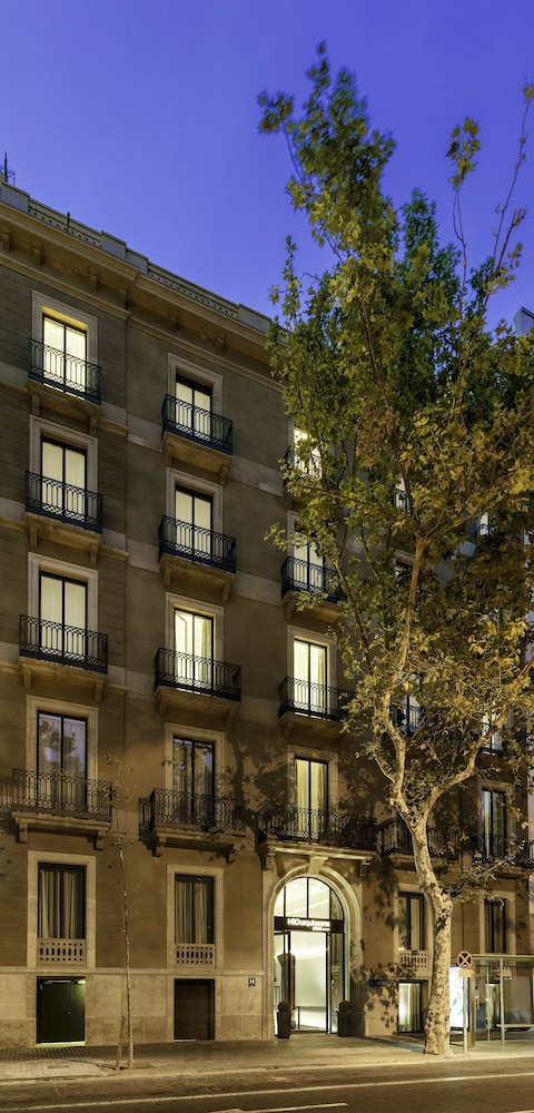 H10 Urquinaona Plaza — Hotel building in Barcelona, Catalonia