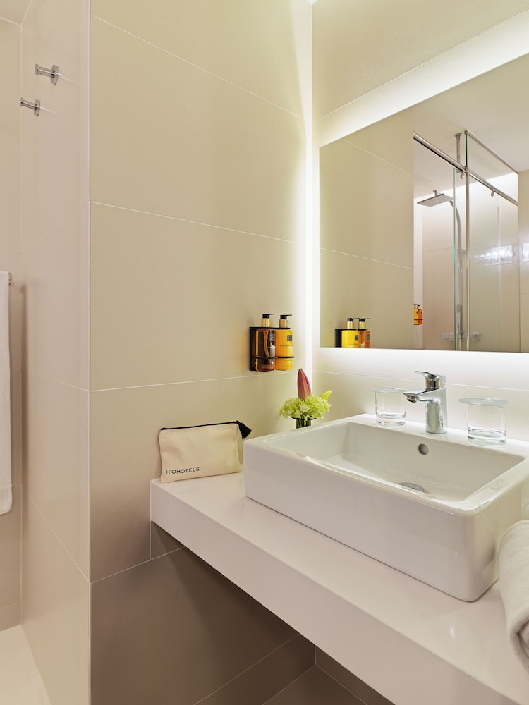 H10 Urquinaona Plaza — Hotel rooms in Barcelona, Catalonia