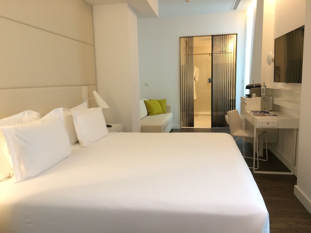H10 Urquinaona Plaza — Hotel rooms in Barcelona, Catalonia