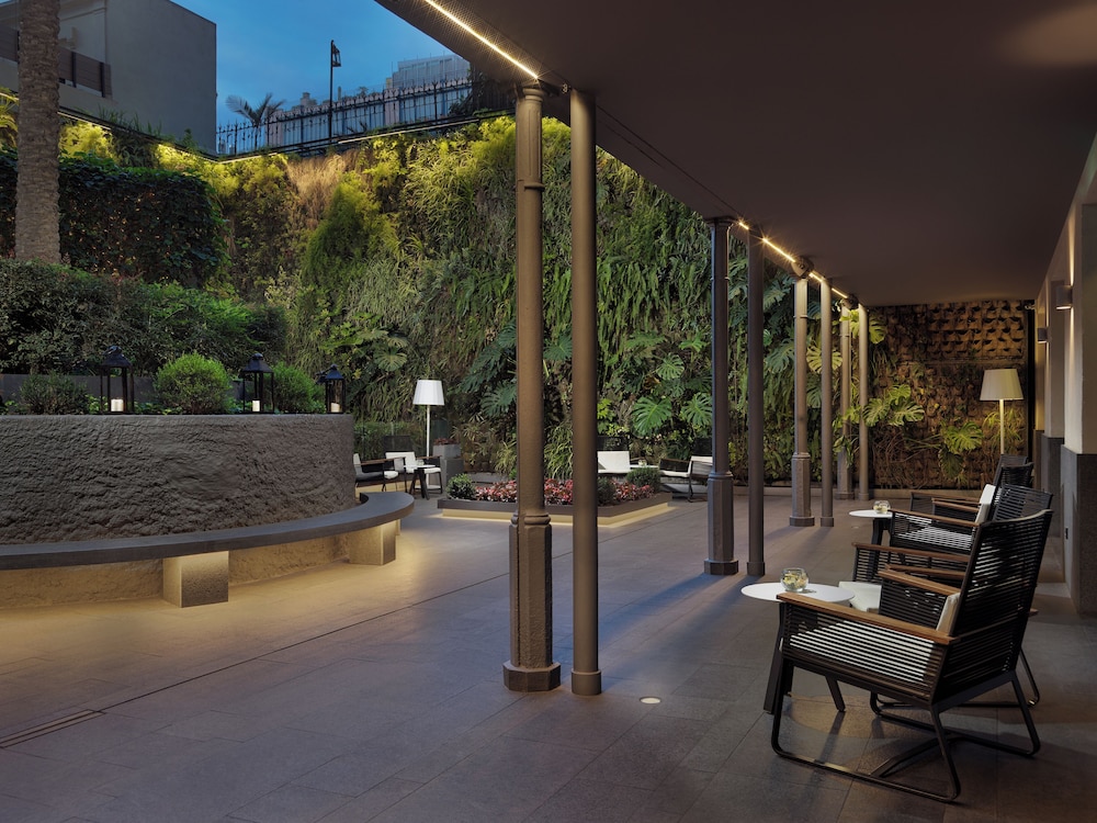 H10 Urquinaona Plaza — Restaurant & bars in Barcelona, Catalonia