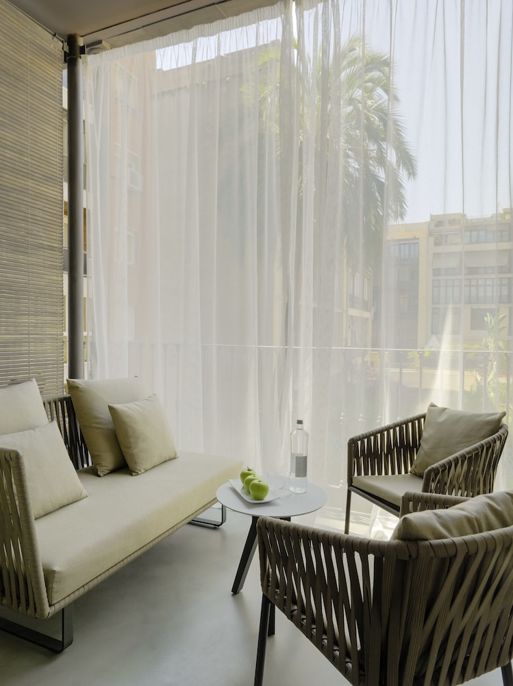 H10 Urquinaona Plaza — Hotel rooms in Barcelona, Catalonia