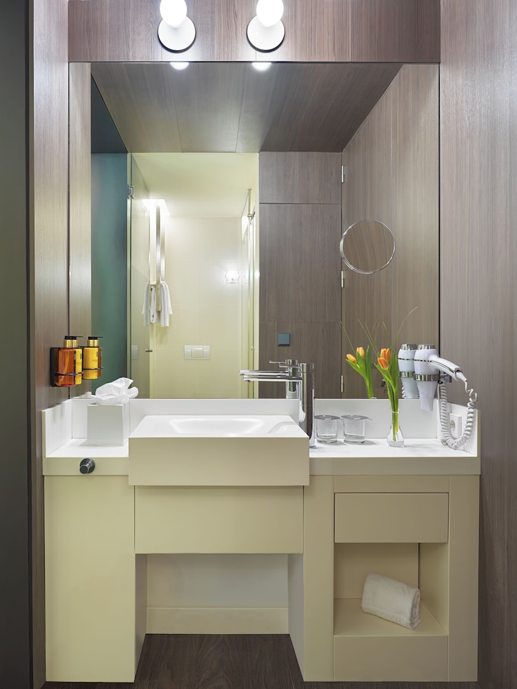 H10 Urquinaona Plaza — Hotel rooms in Barcelona, Catalonia