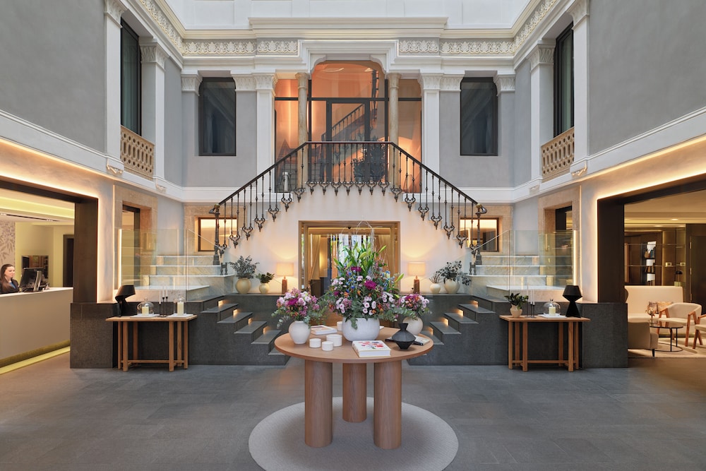 H10 Urquinaona Plaza — Hotel building in Barcelona, Catalonia