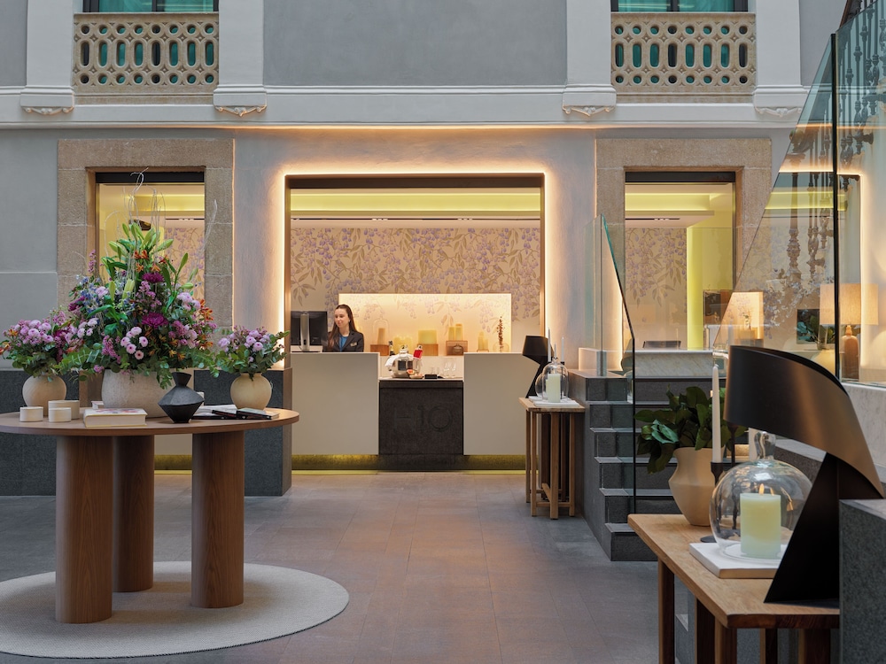 H10 Urquinaona Plaza — Hotel building in Barcelona, Catalonia