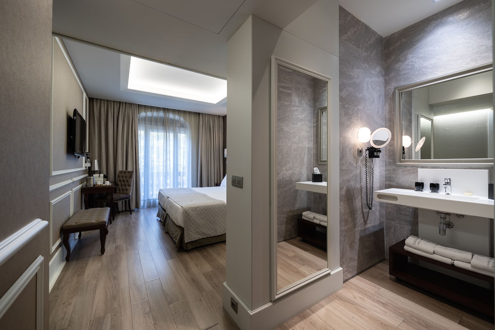 Catalonia Passeig de Gràcia — Hotel rooms in Barcelona, Catalonia