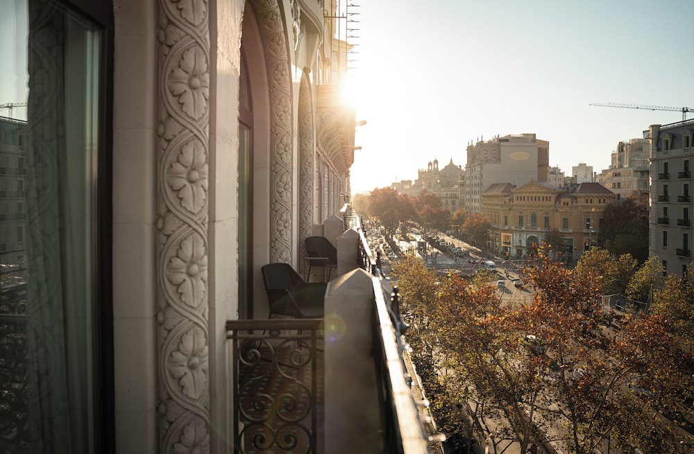 Catalonia Passeig de Gràcia — Attractions in the area in Barcelona, Catalonia