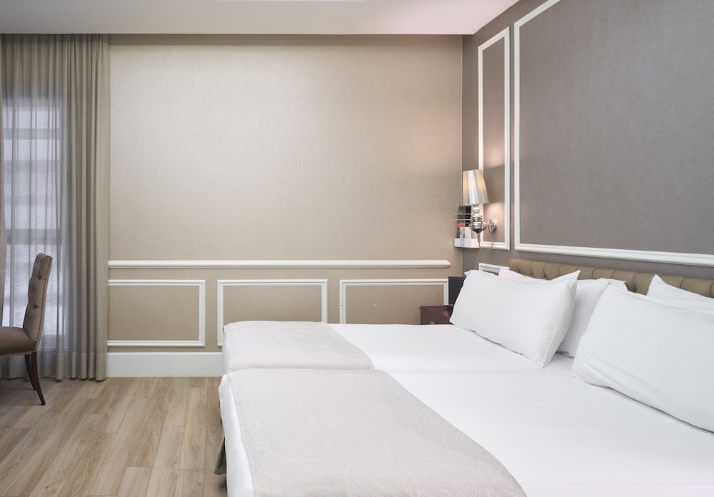 Catalonia Passeig de Gràcia — Hotel rooms in Barcelona, Catalonia