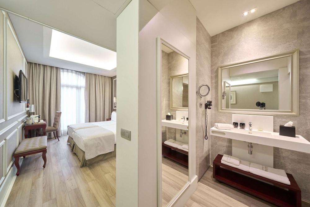 Catalonia Passeig de Gràcia — Hotel rooms in Barcelona, Catalonia