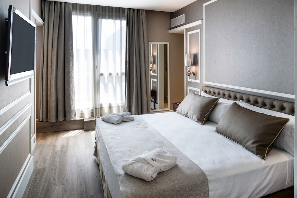 Catalonia Passeig de Gràcia — Hotel rooms in Barcelona, Catalonia