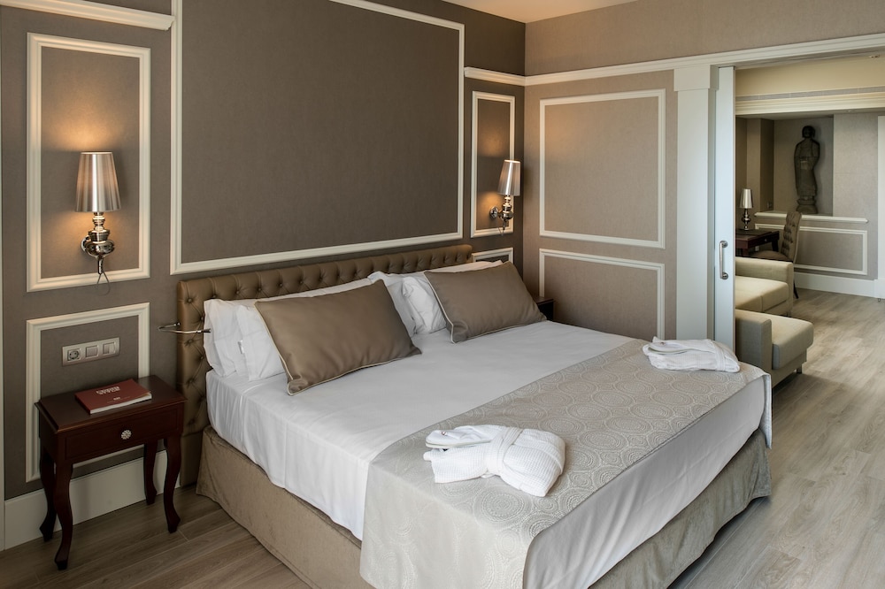 Catalonia Passeig de Gràcia — Hotel rooms in Barcelona, Catalonia