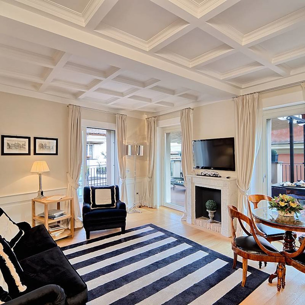 Trevi Palace Luxury Inn — Hotel rooms in Rome, Lazio