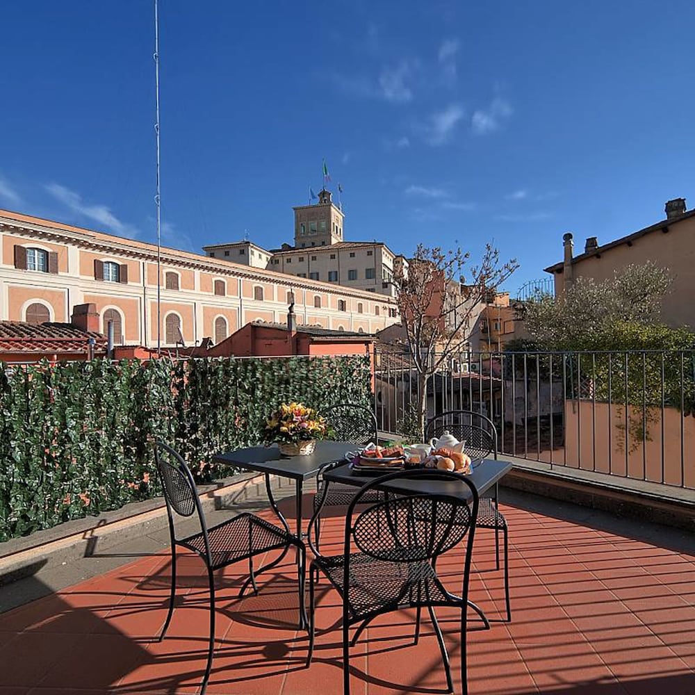 Trevi Palace Luxury Inn — Hotel building in Rome, Lazio