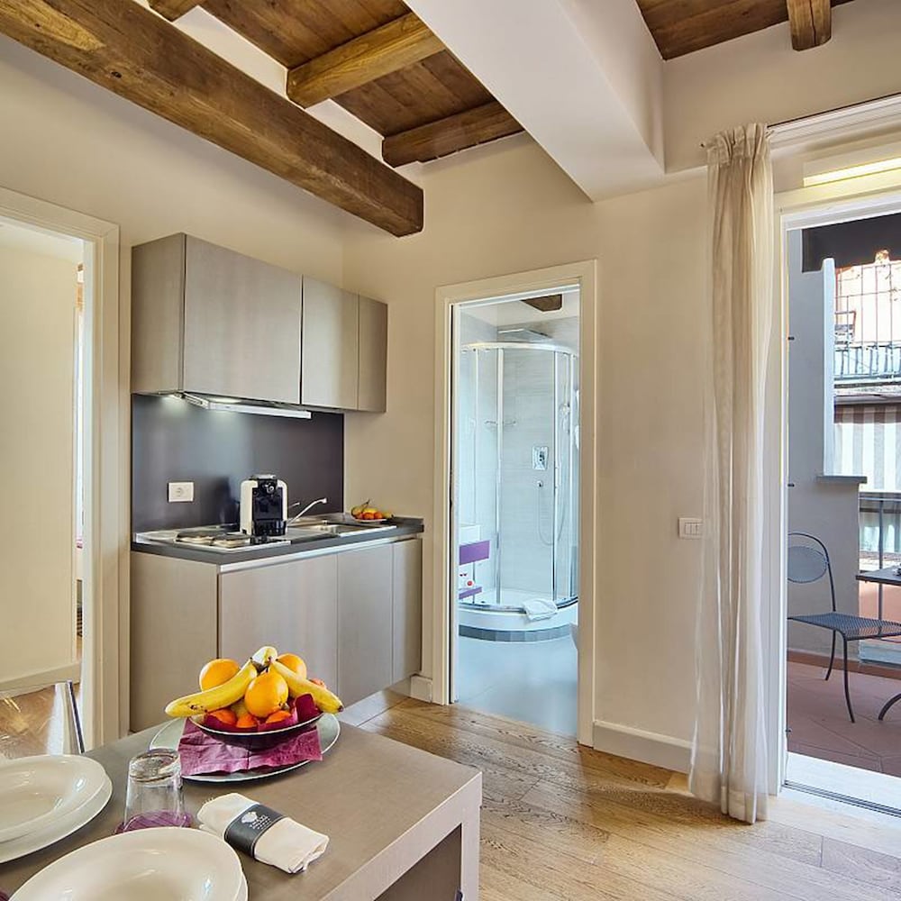 Trevi Palace Luxury Inn — Hotel rooms in Rome, Lazio