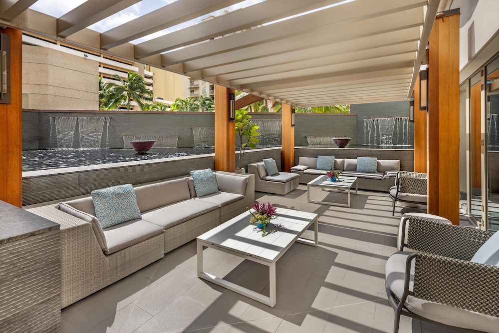 Hilton Grand Vacations Club Hokulani Waikiki Honolulu — Restaurant & bars in Honolulu, Hawaii