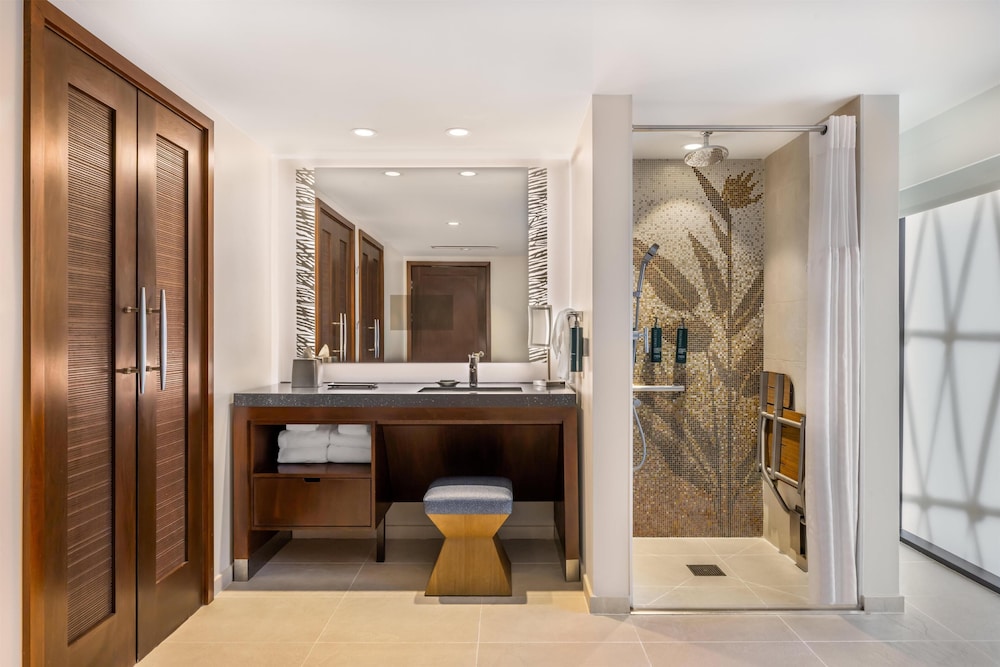 Hilton Grand Vacations Club Hokulani Waikiki Honolulu — Hotel rooms in Honolulu, Hawaii