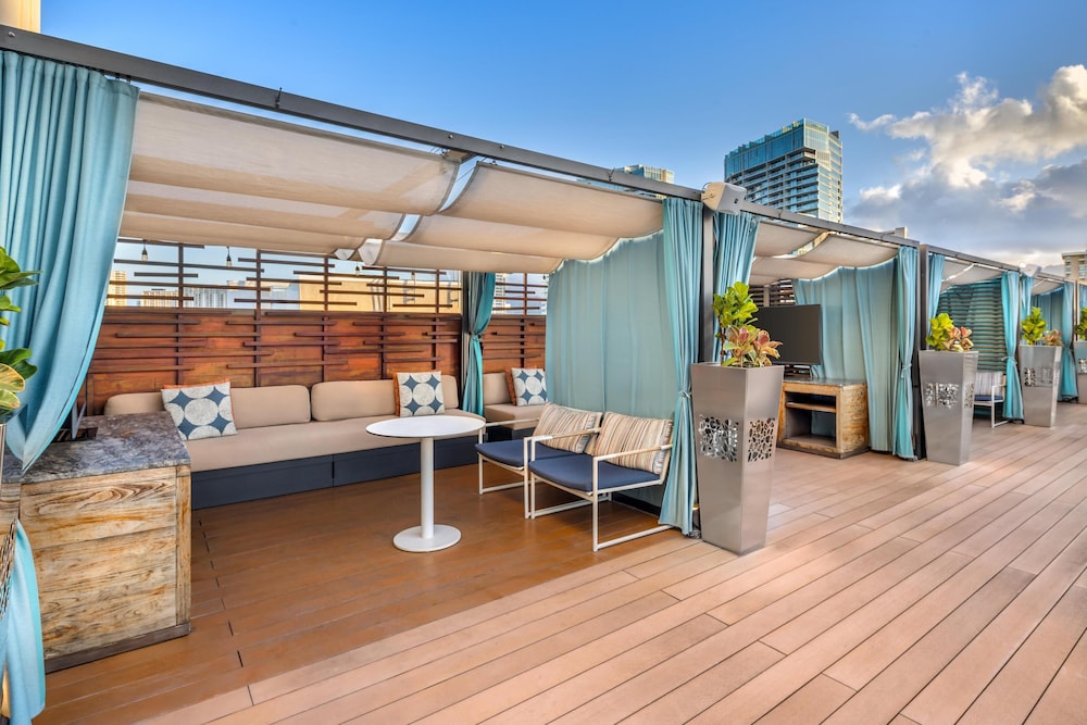 Hilton Grand Vacations Club Hokulani Waikiki Honolulu — Restaurant & bars in Honolulu, Hawaii