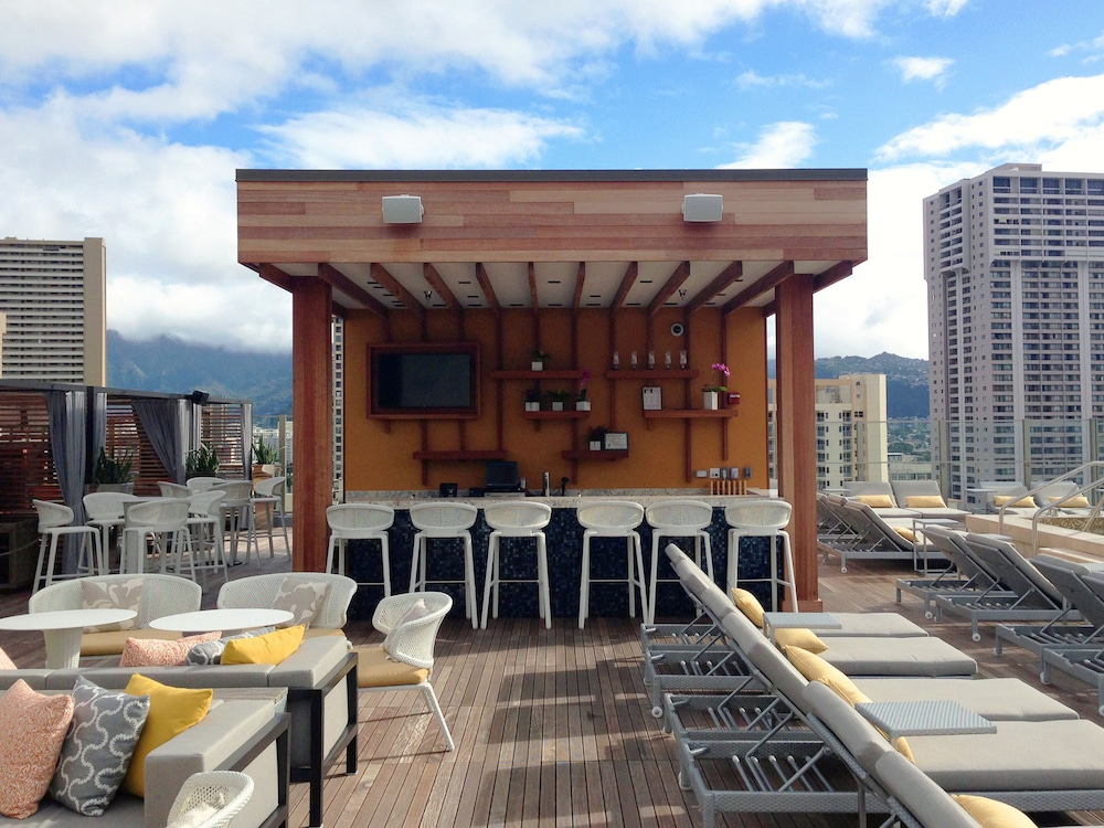 Hilton Grand Vacations Club Hokulani Waikiki Honolulu — Restaurant & bars in Honolulu, Hawaii