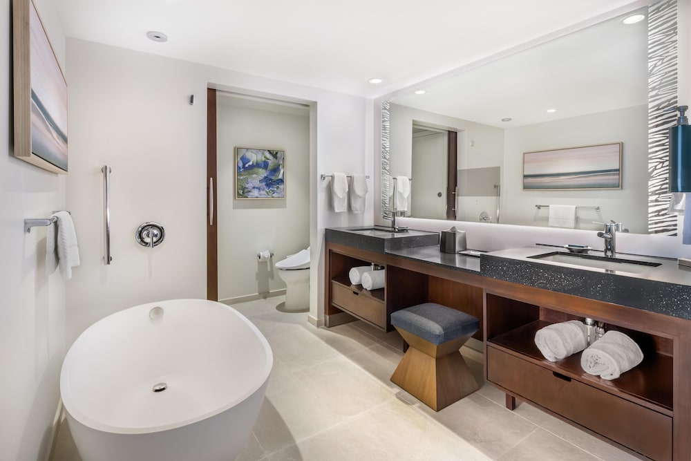 Hilton Grand Vacations Club Hokulani Waikiki Honolulu — Hotel rooms in Honolulu, Hawaii