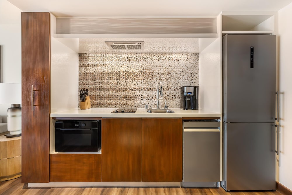 Hilton Grand Vacations Club Hokulani Waikiki Honolulu — Hotel rooms in Honolulu, Hawaii