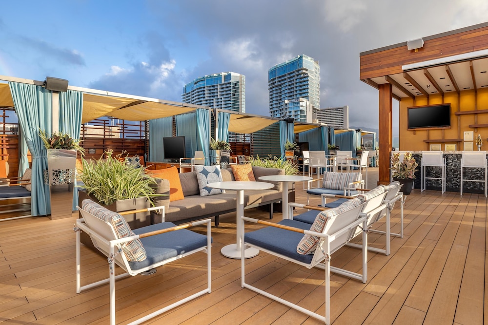 Hilton Grand Vacations Club Hokulani Waikiki Honolulu — Restaurant & bars in Honolulu, Hawaii
