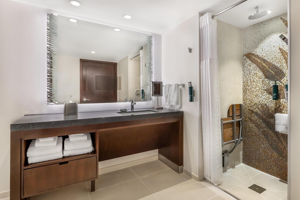 Hilton Grand Vacations Club Hokulani Waikiki Honolulu — Hotel rooms in Honolulu, Hawaii