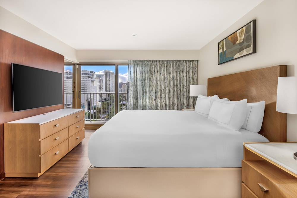 Hilton Grand Vacations Club Hokulani Waikiki Honolulu — Hotel rooms in Honolulu, Hawaii