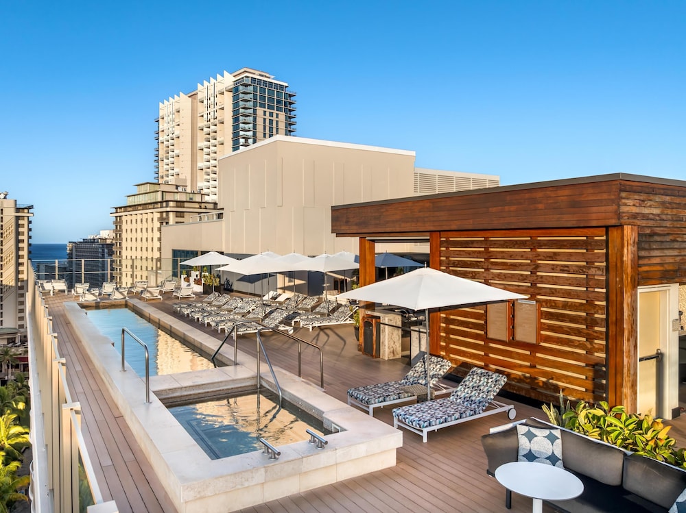 Hilton Grand Vacations Club Hokulani Waikiki Honolulu — Swimming pool in Honolulu, Hawaii