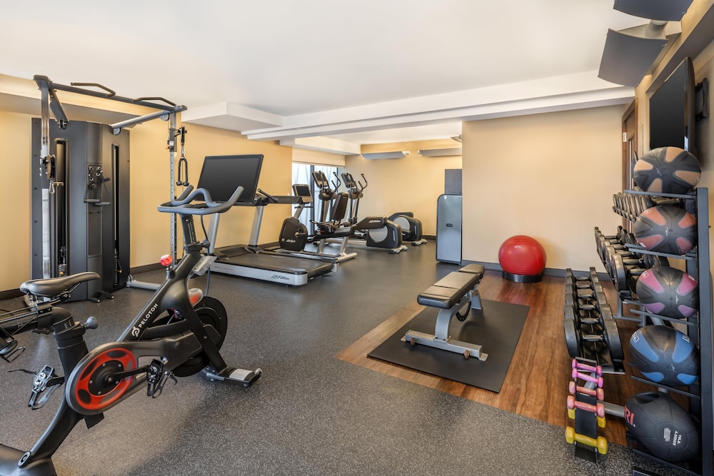 Hilton Grand Vacations Club Hokulani Waikiki Honolulu — Sports & recreation in Honolulu, Hawaii