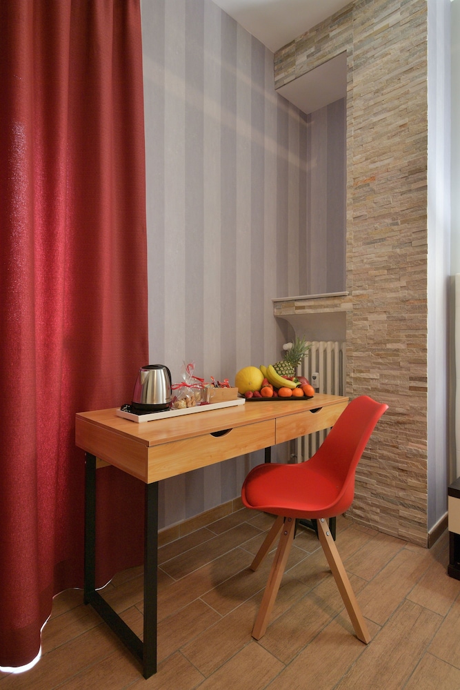 Santamaria Inn — Hotel rooms in Rome, Lazio