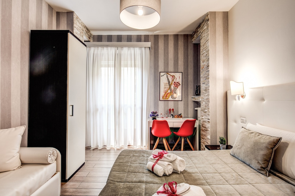 Santamaria Inn — Hotel rooms in Rome, Lazio