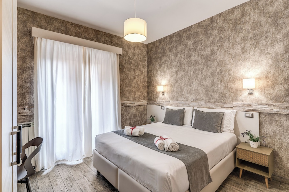 Santamaria Inn — Hotel rooms in Rome, Lazio